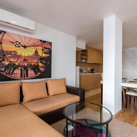 Modern & Cozy 2bd With Mountain View By Flat Mаnager Daire *